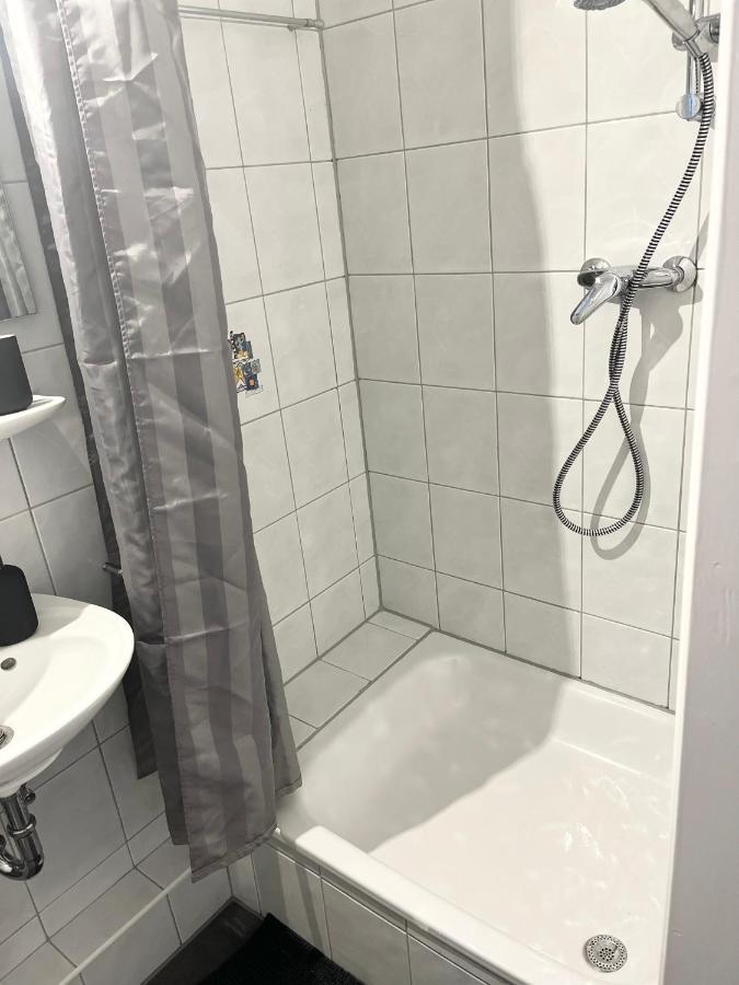 Gemuetliches Zentrales Apartment 2 Min Bis Du Hbf Duisburg Exterior foto